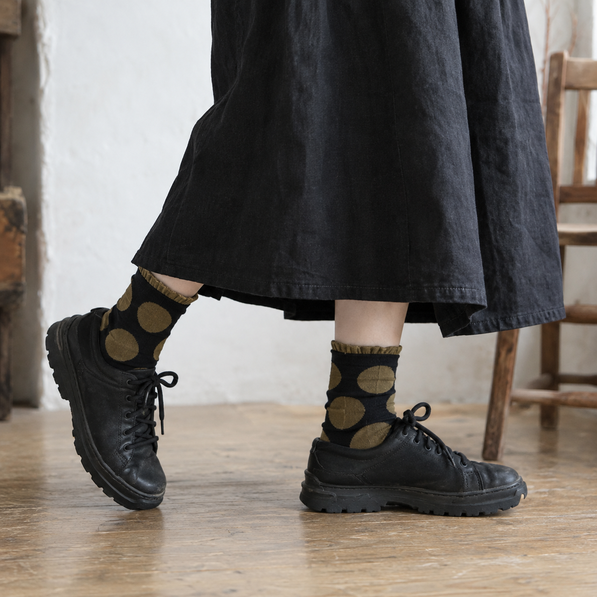 レトロドット フリルアクセントソックス フリー ブラック