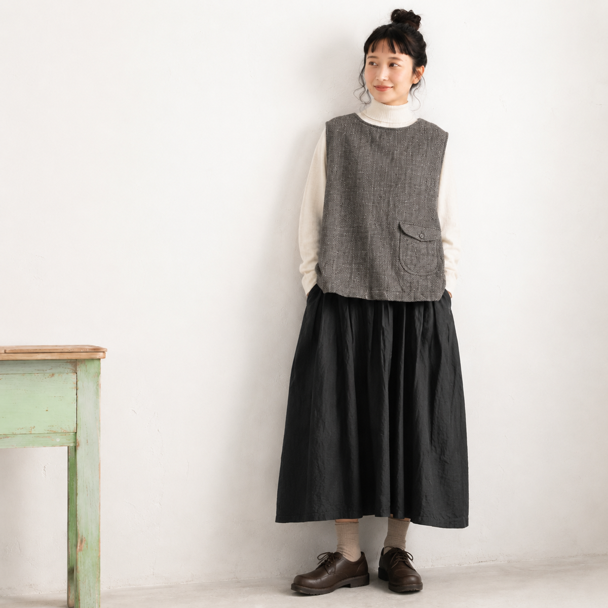 後ろ姿に、ちょっとした仕掛け。ベスト＋スカートセット フリー 写真と同じ