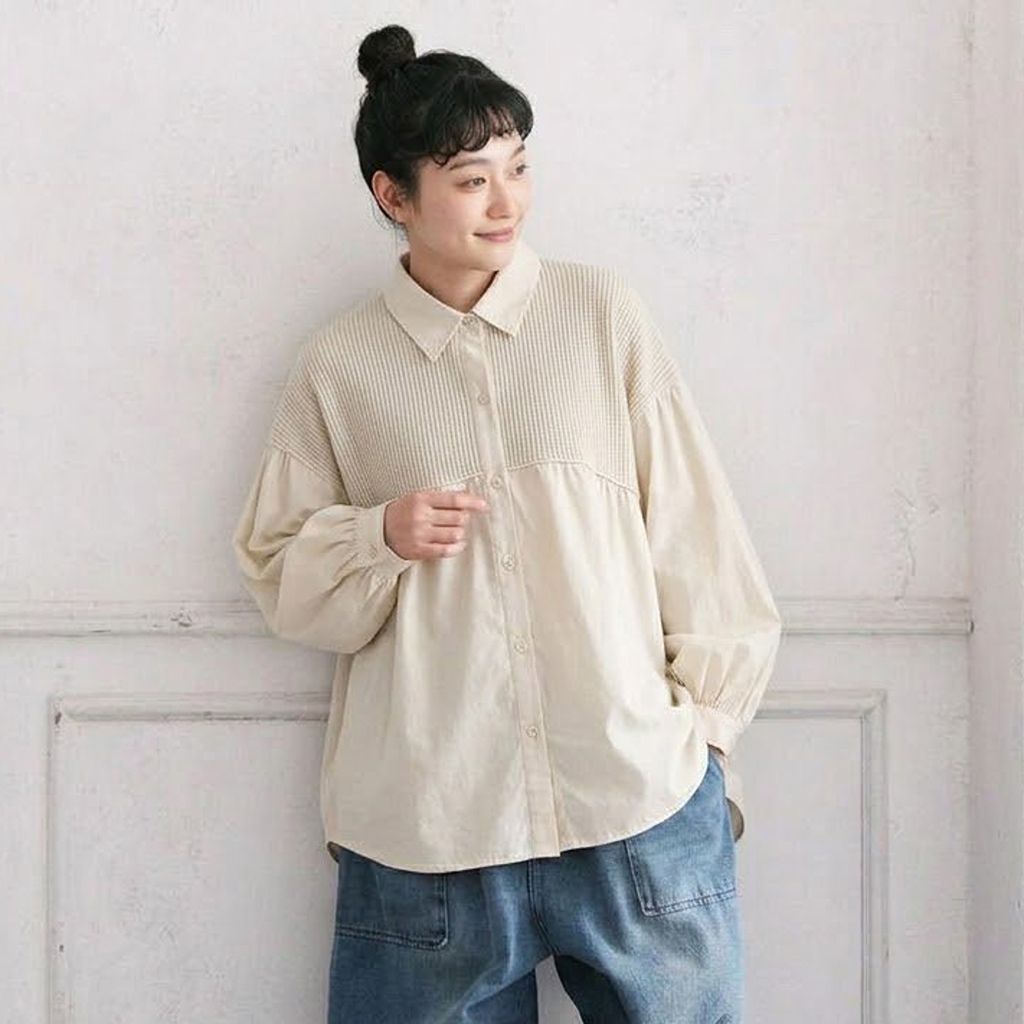 切り替えデザインが魅力、ゆったりシャツ M アイボリー