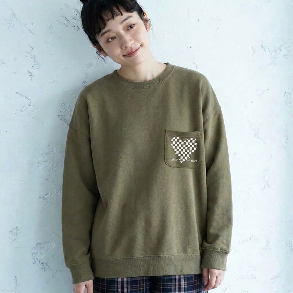 胸元の小さな遊び心がかわいい、チェック柄プリントのゆったりスウェット M グリーン