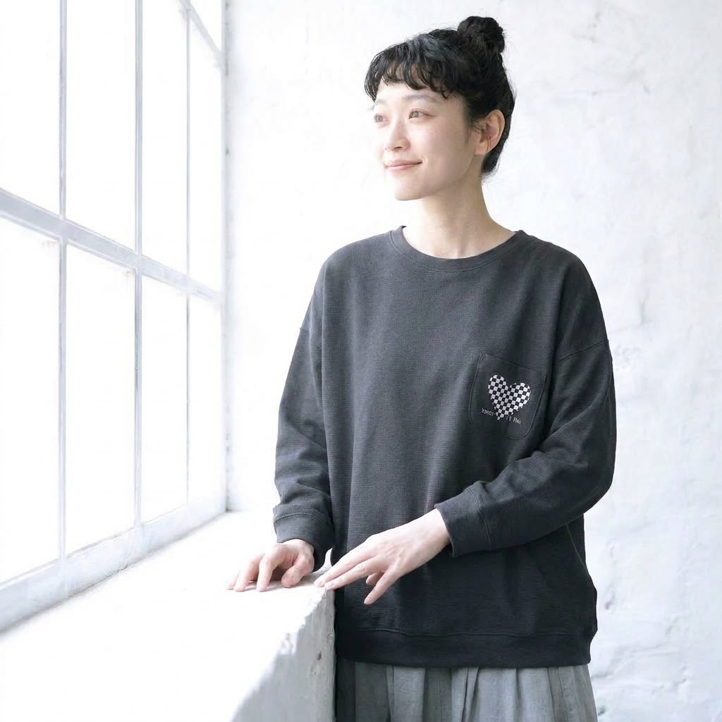 胸元の小さな遊び心がかわいい、チェック柄プリントのゆったりスウェット M グリーン