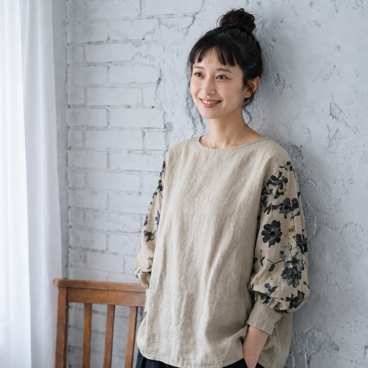毎日に花を添える、プリントブラウス S ライトベージュ