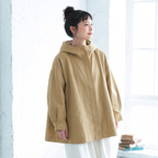 フード付きゆったりコート：ベージュの正面着用