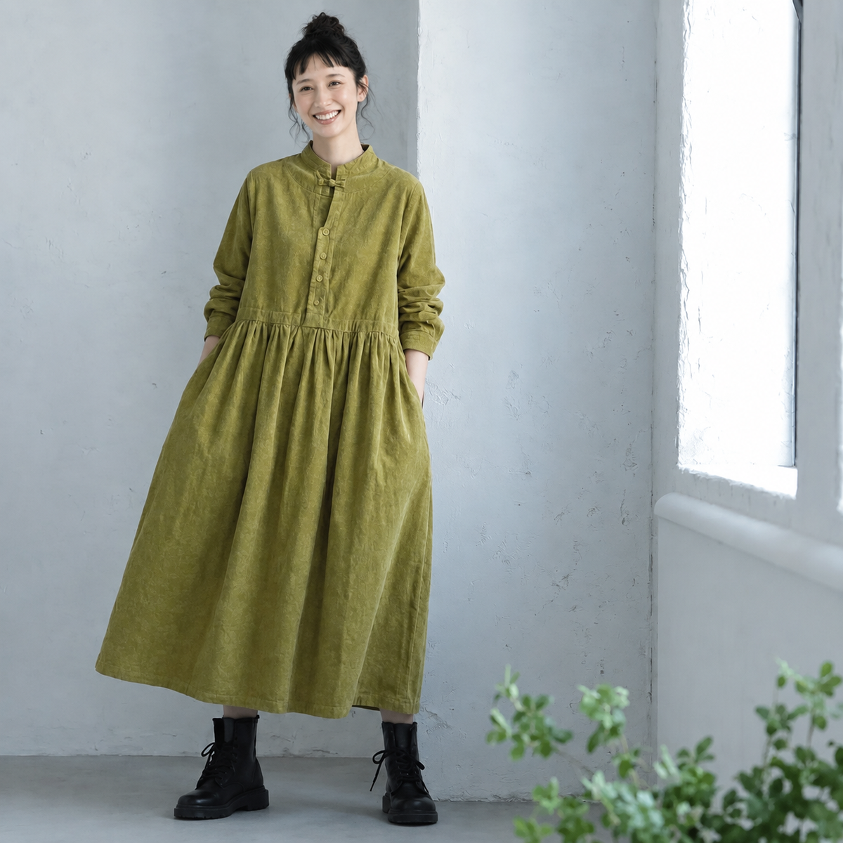 静かな大人の余裕をまとう、スタンドカラーワンピース M ピンク