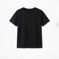 デニムサロペットとトップス：ブラックの半袖Tシャツの正面