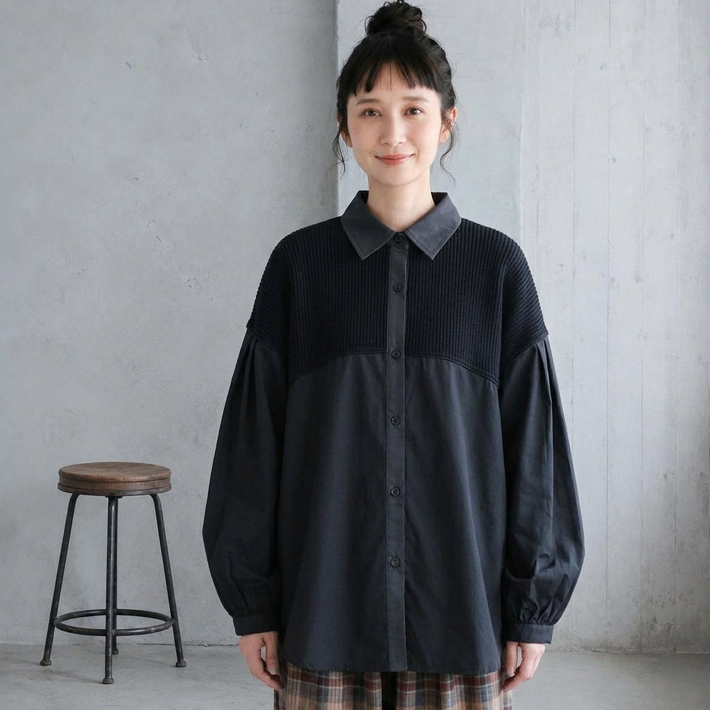 切り替えに表情を添えた、やさしいシャツ S ブラック