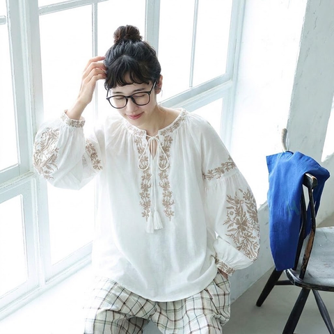 フリーサイズ レトロ 刺繍 ゆったり きれいめ リボン付き ふんわり袖 秋向け シャツ フリー ホワイト